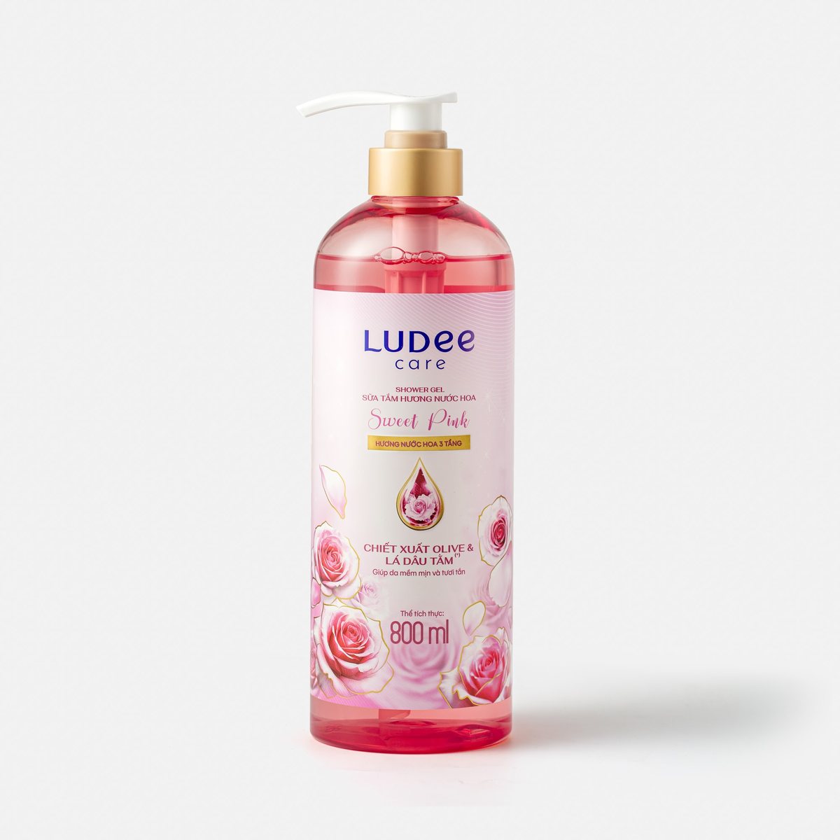 Ảnh nền trắng chai sữa tắm nhựa trong suốt màu hồng 800ml, nắp nhấn mạ vàng, chụp tại studio Juva Media