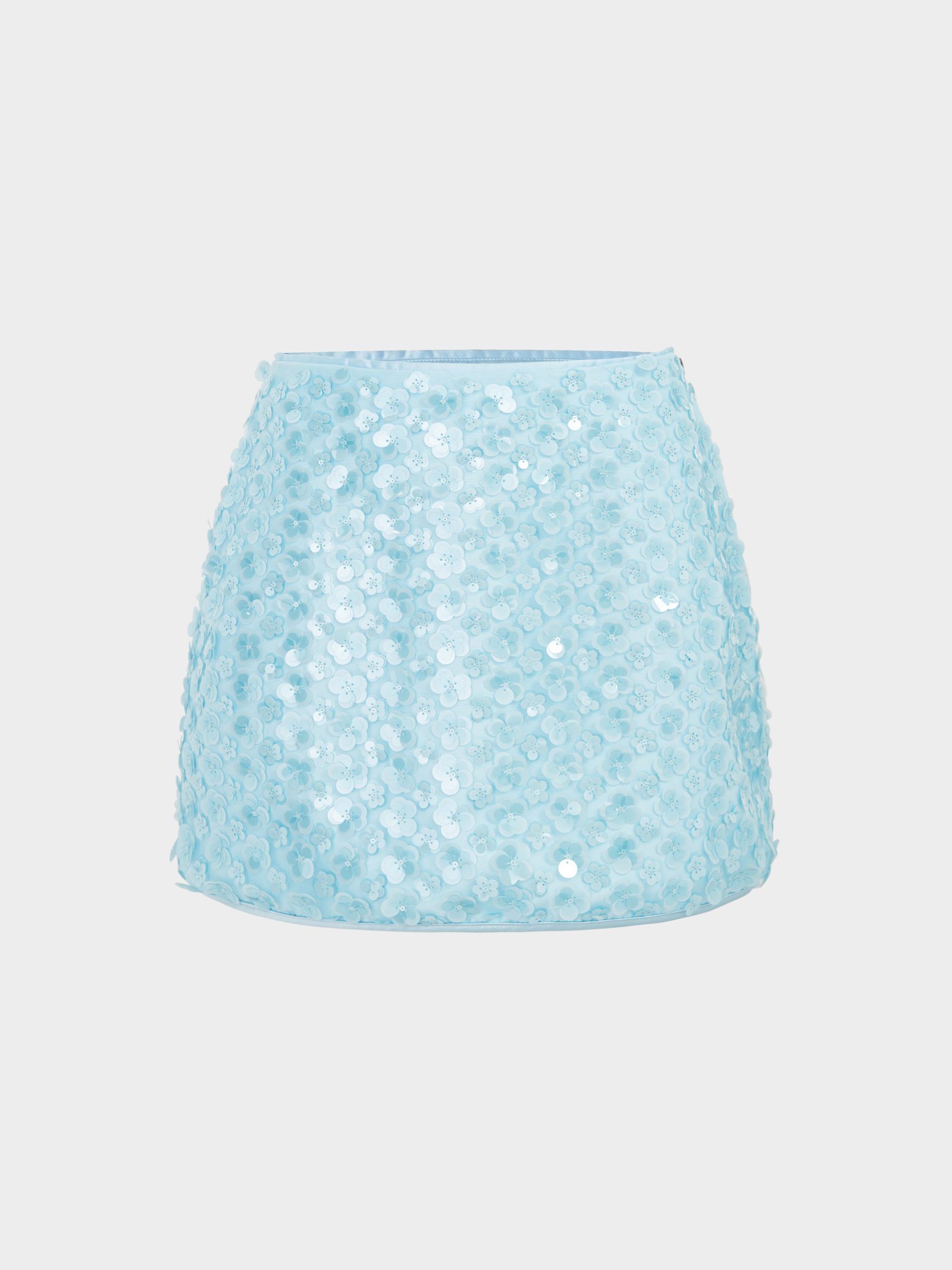 Ảnh form 3D chân váy kim sa xanh pastel, giữ ánh lấp lánh của chất liệu, chụp tại studio Juva Media